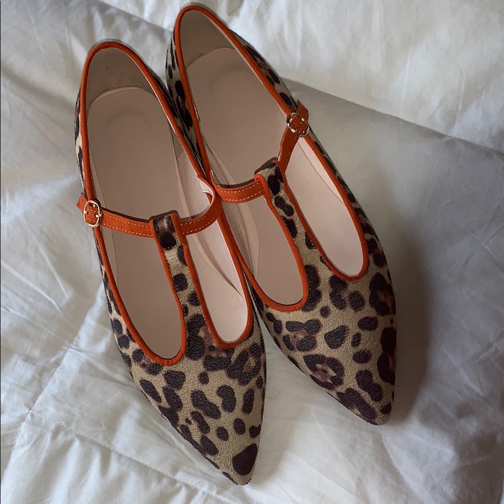 NWT Leopard Print T-Strap Flats tru to size 10